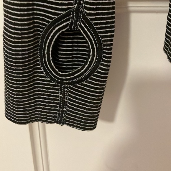 Lululemon swiftly long sleeve black and white striped with thumb holes - Picture 3 of 4